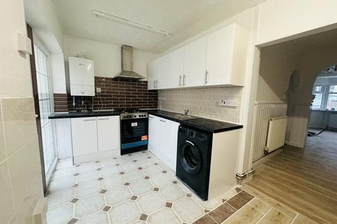 3 bedroom semi-detached house to rent, Causeway Green Road,  Oldbury, B68