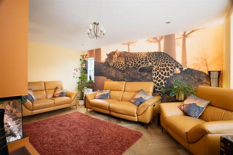 6 Ings Walk, Wetherby, LS22 5FE
