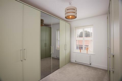 6 Ings Walk, Wetherby, LS22 5FE