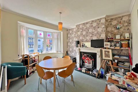 38 Canterbury Road, Penn, Wolverhampton, WV4 4EH