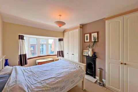 38 Canterbury Road, Penn, Wolverhampton, WV4 4EH