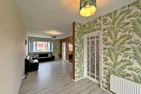 7 Park Avenue, Wombourne, Wolverhampton, WV5 0ND