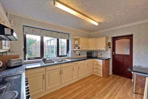 7 Mount Pleasant Avenue, Wombourne, Wolverhampton, WV5 8BN