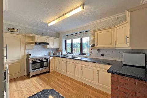 7 Mount Pleasant Avenue, Wombourne, Wolverhampton, WV5 8BN