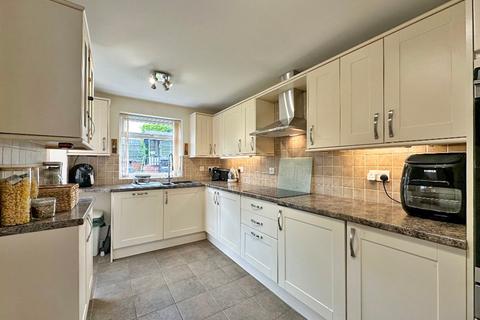 14 Forge Valley Way, Wombourne, Wolverhampton, WV5 8JT
