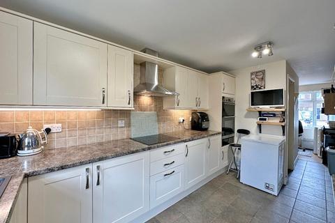 14 Forge Valley Way, Wombourne, Wolverhampton, WV5 8JT