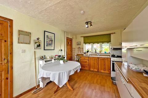 1 Bossgate Close, Wombourne, Wolverhampton, WV5 0NJ
