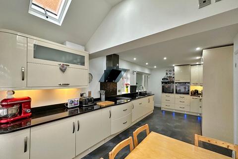23a Bridgnorth Avenue, Wombourne, Wolverhampton, WV5 0AD