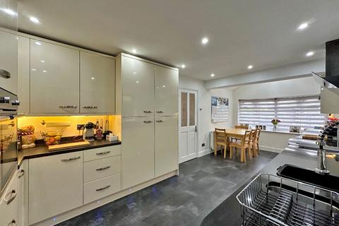 23a Bridgnorth Avenue, Wombourne, Wolverhampton, WV5 0AD