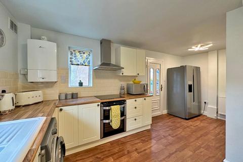 44 Sytch Lane, Wombourne, Wolverhampton, WV5 0JR
