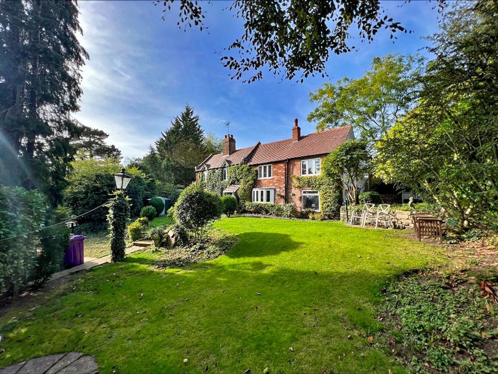 Front/gardens