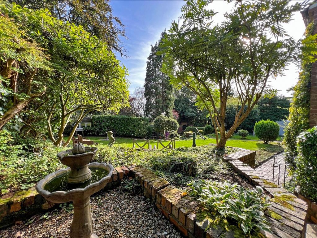 Front/gardens