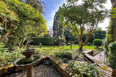 17 Church Road, Tettenhall Wood, Wolverhampton, WV6 8LJ