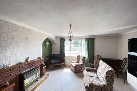 13 Hazel Grove, Wombourne, Wolverhampton, WV5 9EG