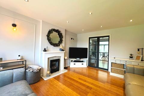 12 Greenway Close, Bury, BL8 1PE