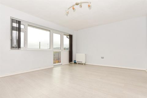 2 bedroom flat for sale, Oak Ridge, Goodwyns, Dorking, Surrey