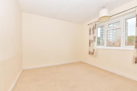 2 bedroom flat for sale, Oak Ridge, Goodwyns, Dorking, Surrey