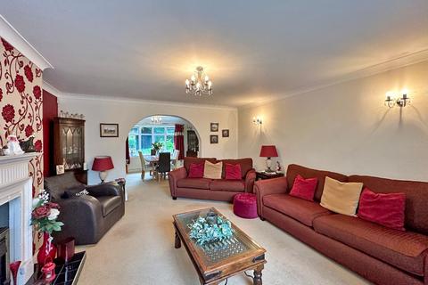 4 bedroom detached house for sale, Redcliffe Drive, Wombourne, WV5