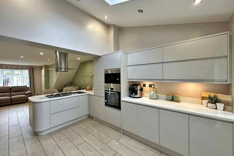 43 Forge Valley Way, Wombourne, Wolverhampton, WV5 8JP