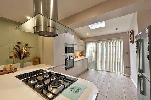 43 Forge Valley Way, Wombourne, Wolverhampton, WV5 8JP