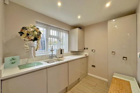 43 Forge Valley Way, Wombourne, Wolverhampton, WV5 8JP