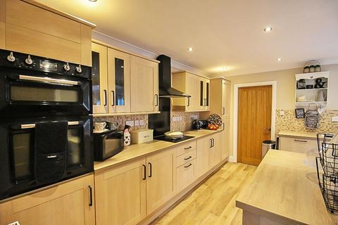 70 Millfields Way, Wombourne, Wolverhampton, WV5 8JQ