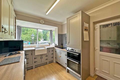 66 Billy Buns Lane, Wombourne, Wolverhampton, WV5 9BP
