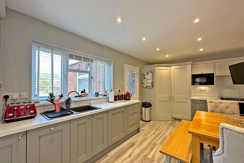 22 Rennison Drive, Wombourne, Wolverhampton, WV5 9HW