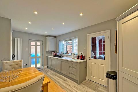 22 Rennison Drive, Wombourne, Wolverhampton, WV5 9HW