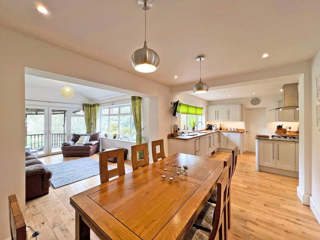 Open plan kitchen/diner/family room