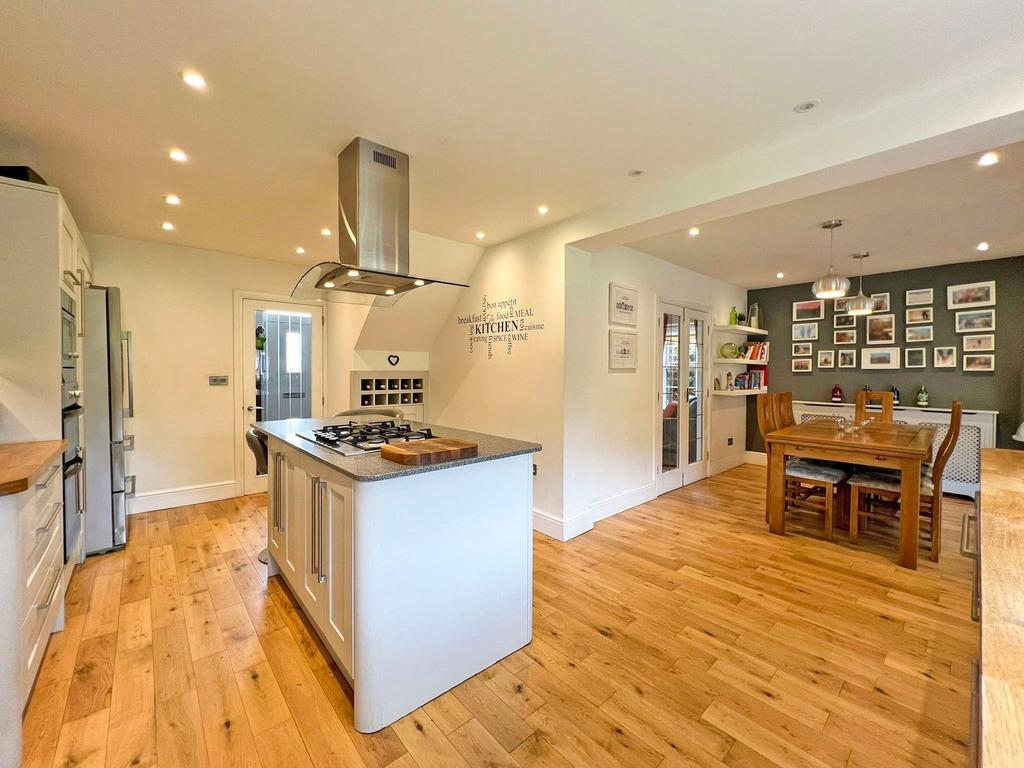 Open plan kitchen/diner/family room