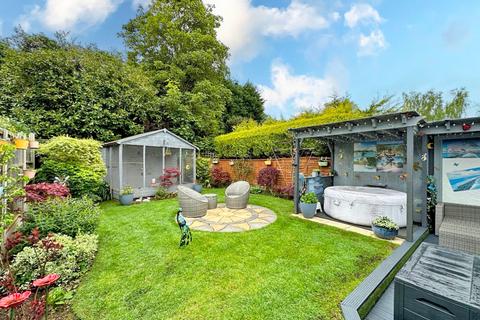 31 Bramber Drive, Wombourne, Wolverhampton, WV5 8EQ