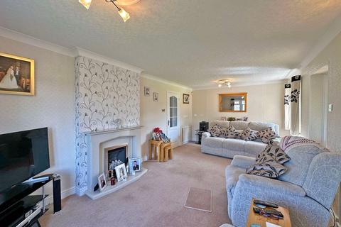 4 bedroom detached bungalow for sale, High Street, Swindon, DY3