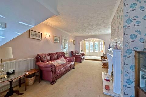 10 Banbery Drive, Wombourne, Wolverhampton, WV5 0AH