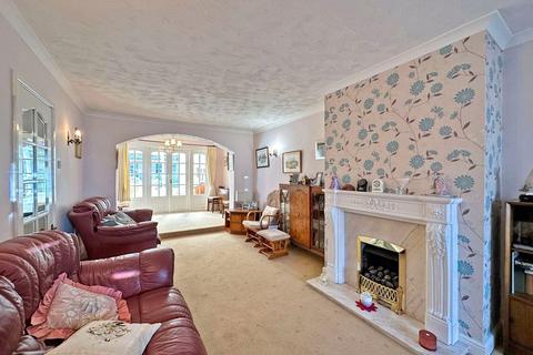 10 Banbery Drive, Wombourne, Wolverhampton, WV5 0AH
