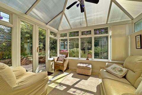 10 Banbery Drive, Wombourne, Wolverhampton, WV5 0AH