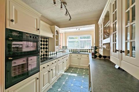 10 Banbery Drive, Wombourne, Wolverhampton, WV5 0AH