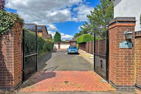 4 bedroom bungalow for sale, Ounsdale Road, Wombourne, WV5