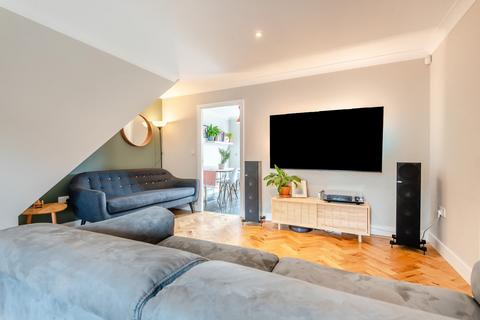 24 Cygnet Court, Wombourne, Wolverhampton, WV5 0NN