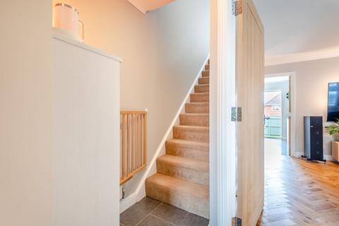 24 Cygnet Court, Wombourne, Wolverhampton, WV5 0NN