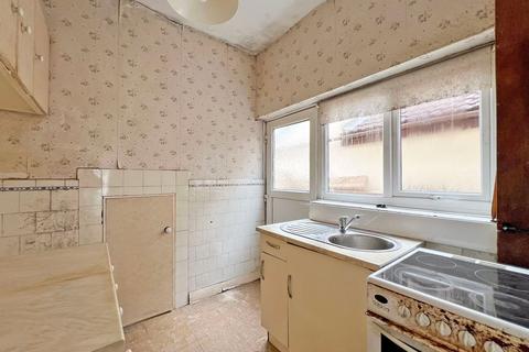 98 Burland Avenue, Wolverhampton, WV6 9JL