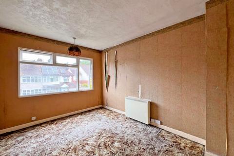98 Burland Avenue, Wolverhampton, WV6 9JL