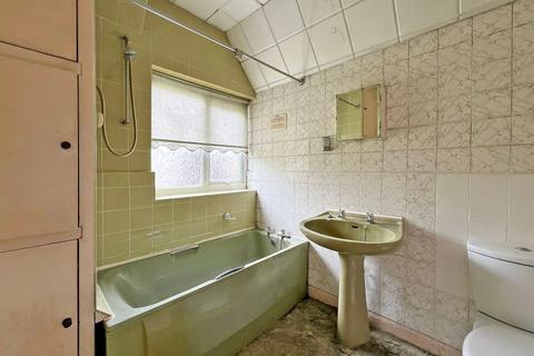 98 Burland Avenue, Wolverhampton, WV6 9JL