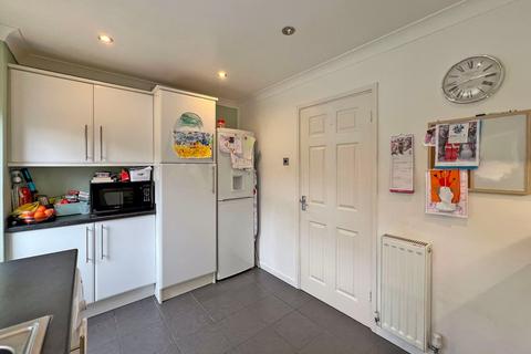7 Alderton Drive, Wolverhampton, WV3 7JZ