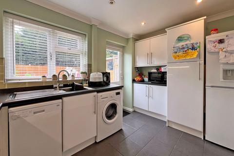 7 Alderton Drive, Wolverhampton, WV3 7JZ