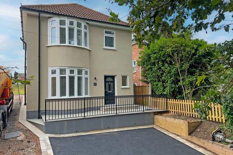 3 bedroom detached house for sale, Manor Road, PENN