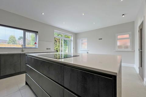 3 bedroom detached house for sale, Manor Road, PENN