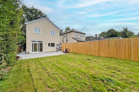 3 bedroom detached house for sale, Manor Road, PENN