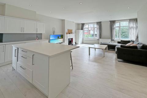 3 bedroom flat for sale, Finchley Road, London NW11