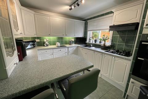 3 bedroom terraced house for sale, Mowbray Drive, Crawley, West Sussex